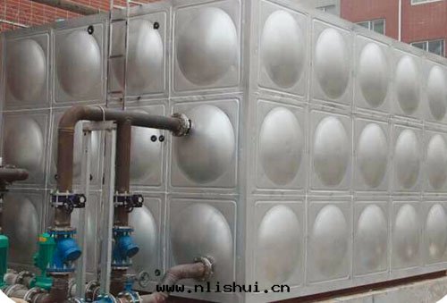 方(fāng)形不(bù)鏽钢水(shuǐ)箱(xiāng)