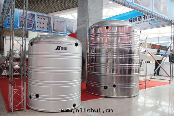 圆(yuán)形不(bù)鏽钢保温(wēn)水(shuǐ)箱(xiāng)