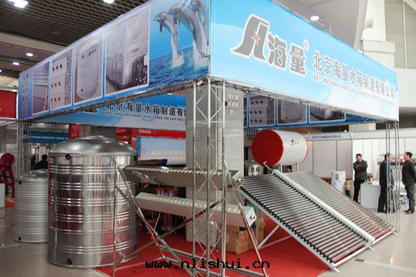 圆(yuán)形不(bù)鏽钢保温(wēn)水(shuǐ)箱(xiāng)