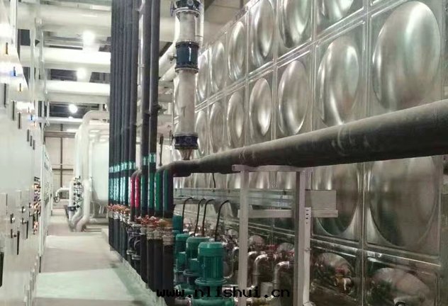 方(fāng)形不(bù)鏽钢保温(wēn)水(shuǐ)箱(xiāng)